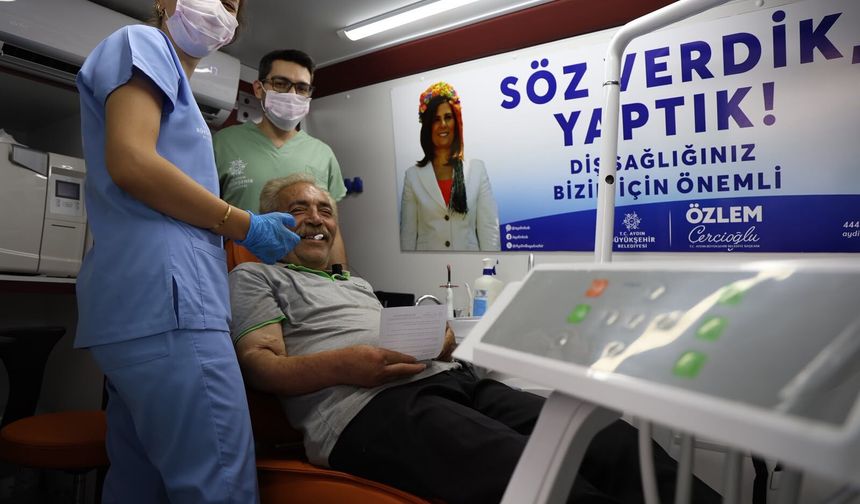 Mobil Ağız ve Diş Sağlığı hizmetleri kentin dört bir yanında vatandaşlarla buluşmaya devam ediyor