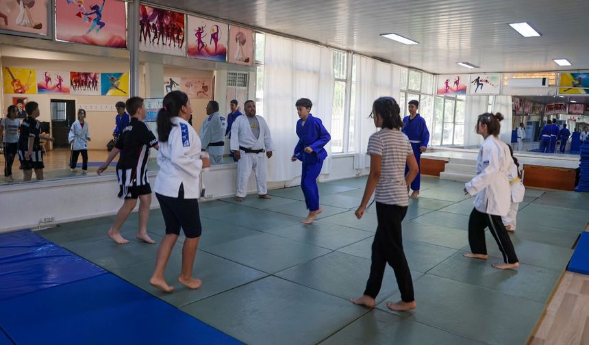 Başkan Yetişkin'den çocuklara hem spor hem geleceğe yatırım