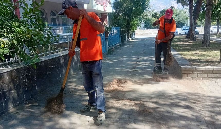 Efeler’de temi̇zli̇k faali̇yetleri̇ aralıksız devam edi̇yor